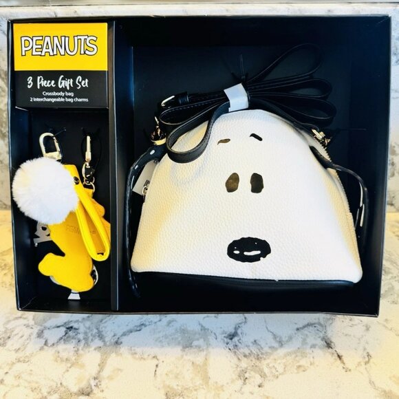 Bioworld Peanuts Snoopy Crossbody Bag Purse & 2 Charms 3-Piece Gift Set NIB - Picture 1 of 4